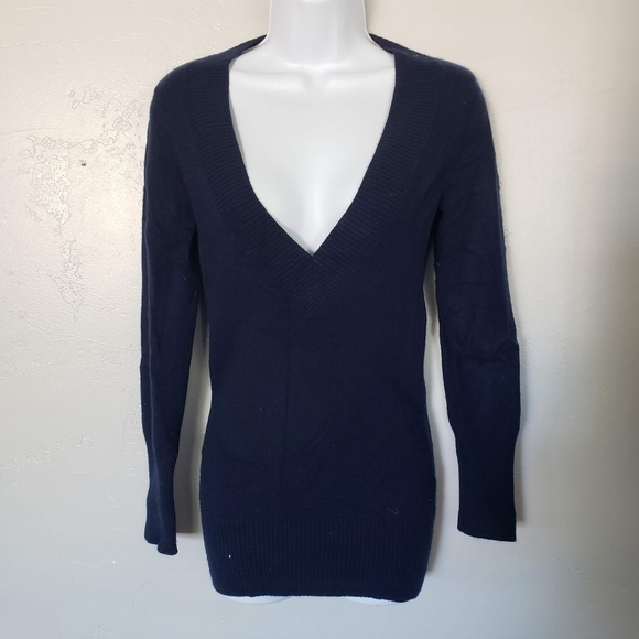LA Made Women's Small 100% Cashmere Navy Blue Sweater Tunic Plunge V-neck Top - Picture 1 of 9
